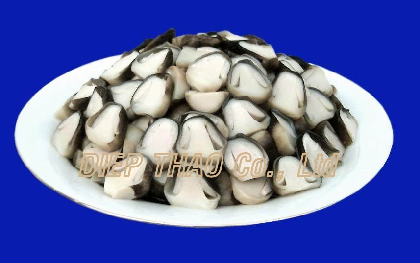 Haft cut Straw Mushroom 