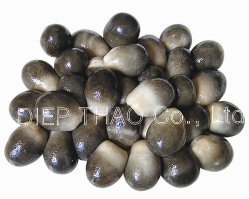 Un-Peeled straw mushroom 